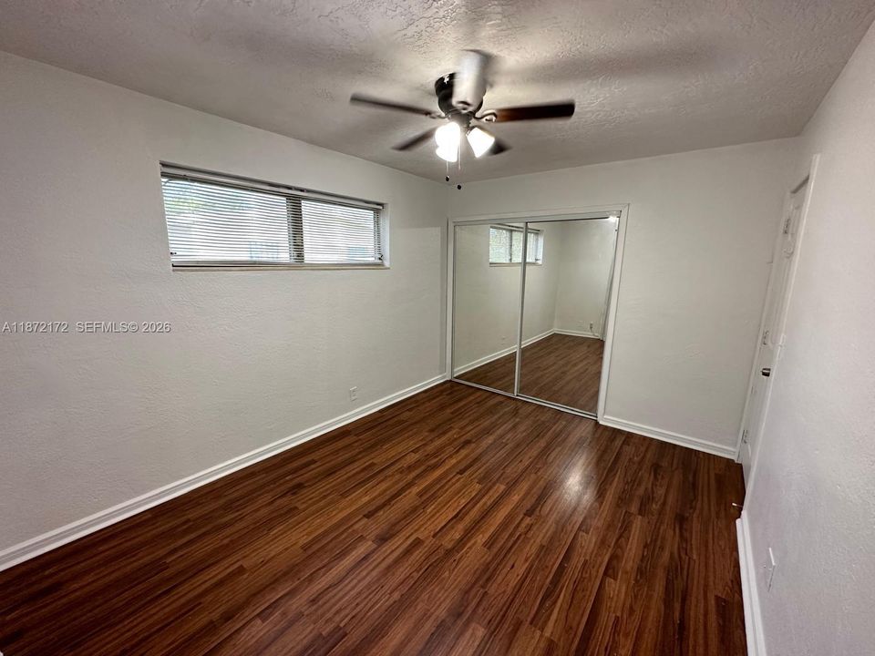Activo con contrato: $300,000 (3 camas, 1 baños, 864 Pies cuadrados)