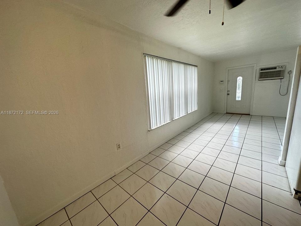 Activo con contrato: $300,000 (3 camas, 1 baños, 864 Pies cuadrados)