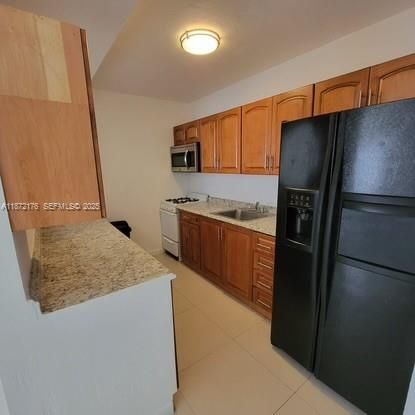 合同活跃: $1,400 (1 贝兹, 1 浴室, 440 平方英尺)