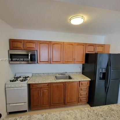 合同活跃: $1,400 (1 贝兹, 1 浴室, 440 平方英尺)