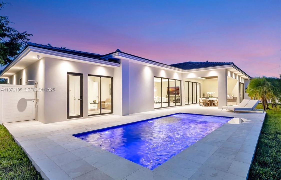 En Venta: $3,690,000 (4 camas, 4 baños, 3140 Pies cuadrados)