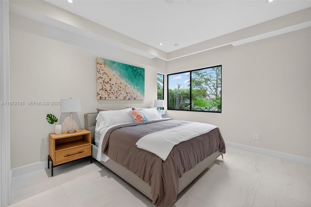 3rd Suite w/walk in closet & bath