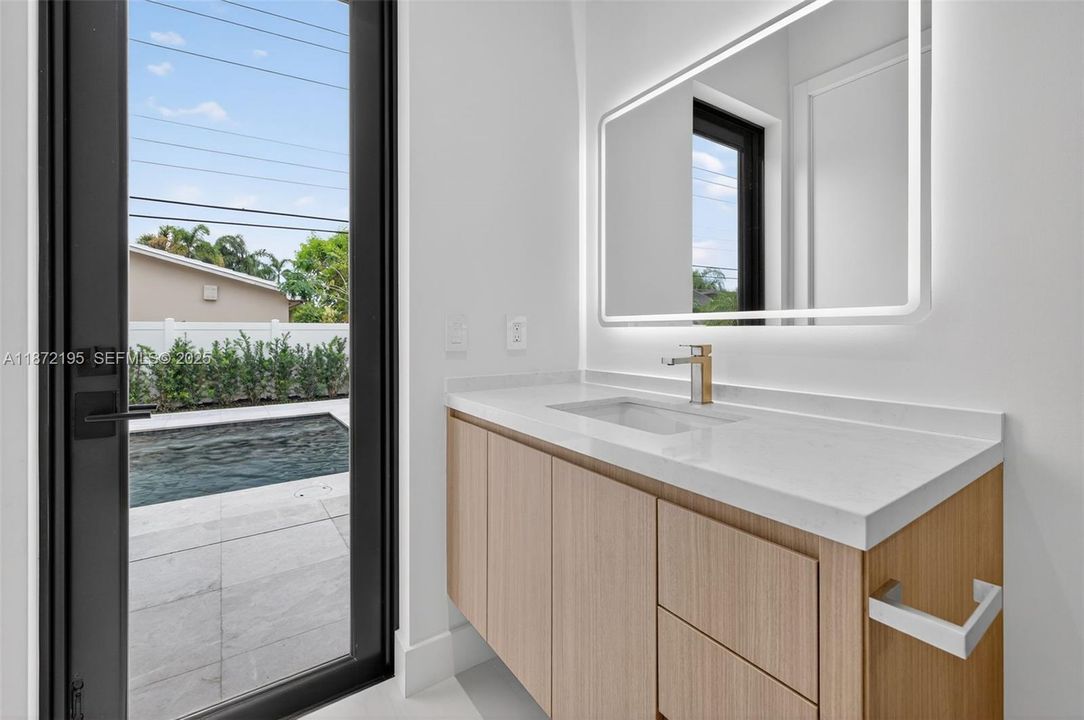 4th Suite w Walk In Closet & Cabana Bath