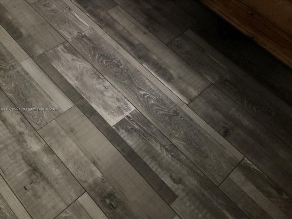 Active With Contract: $160,000 (2 beds, 2 baths, 1075 Square Feet)