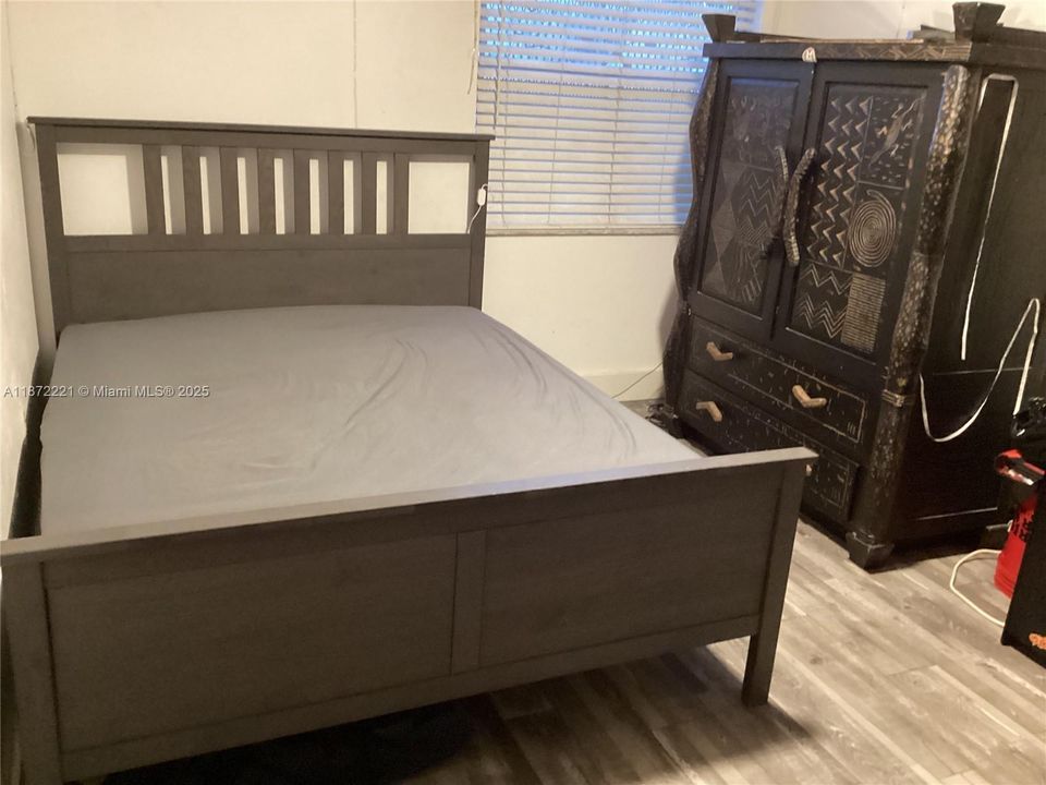 Active With Contract: $160,000 (2 beds, 2 baths, 1075 Square Feet)