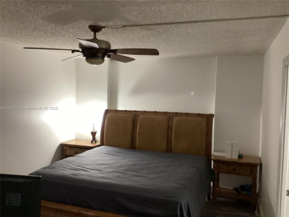 Active With Contract: $160,000 (2 beds, 2 baths, 1075 Square Feet)