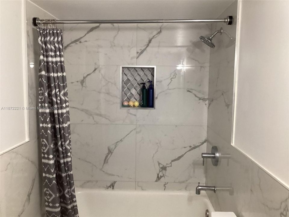 Active With Contract: $160,000 (2 beds, 2 baths, 1075 Square Feet)