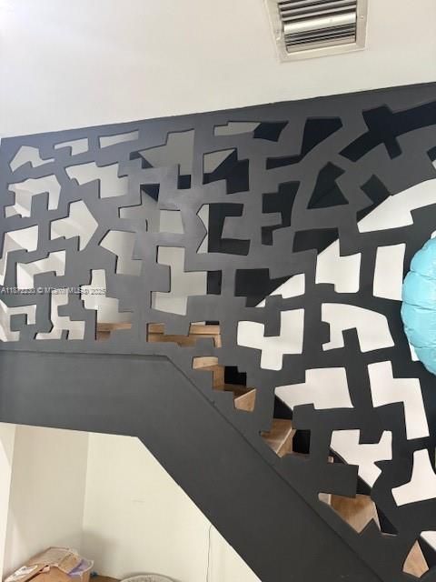 出租: $8,500 (5 贝兹, 3 浴室, 3196 平方英尺)