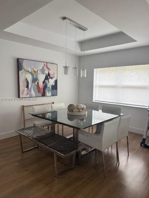 出租: $8,500 (5 贝兹, 3 浴室, 3196 平方英尺)