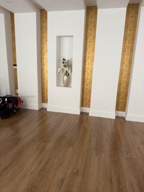 出租: $8,500 (5 贝兹, 3 浴室, 3196 平方英尺)