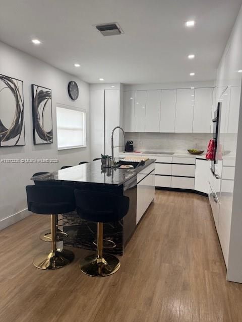 出租: $8,500 (5 贝兹, 3 浴室, 3196 平方英尺)