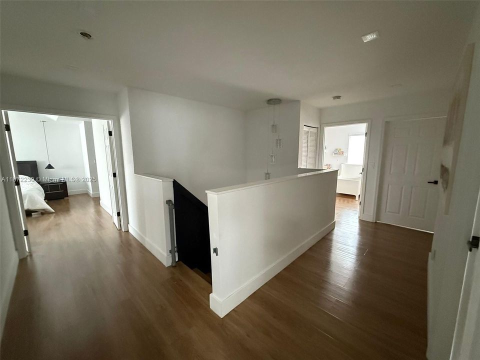 出租: $8,500 (5 贝兹, 3 浴室, 3196 平方英尺)