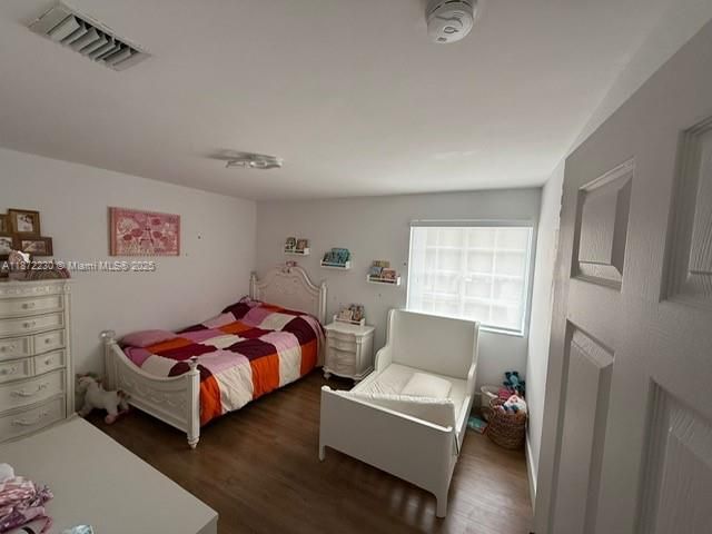 出租: $8,500 (5 贝兹, 3 浴室, 3196 平方英尺)