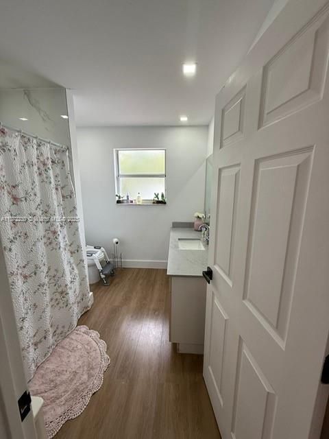 出租: $8,500 (5 贝兹, 3 浴室, 3196 平方英尺)