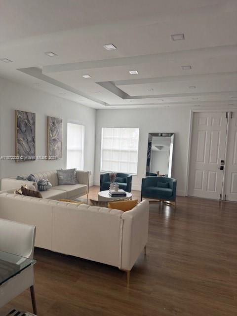 出租: $8,500 (5 贝兹, 3 浴室, 3196 平方英尺)