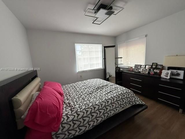 出租: $8,500 (5 贝兹, 3 浴室, 3196 平方英尺)