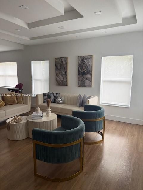 出租: $8,500 (5 贝兹, 3 浴室, 3196 平方英尺)