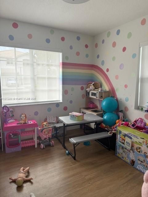 出租: $8,500 (5 贝兹, 3 浴室, 3196 平方英尺)