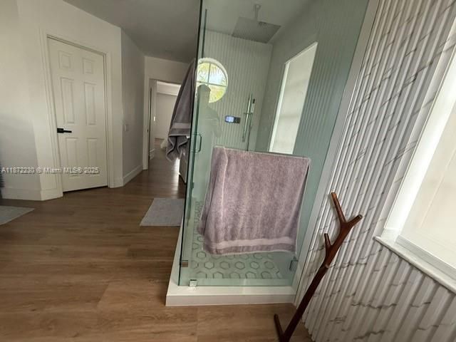 出租: $8,500 (5 贝兹, 3 浴室, 3196 平方英尺)