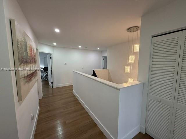 出租: $8,500 (5 贝兹, 3 浴室, 3196 平方英尺)