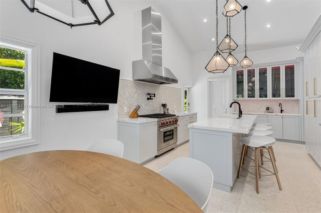 Activo con contrato: $29,550 (5 camas, 4 baños, 4352 Pies cuadrados)