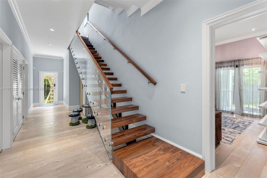 Activo con contrato: $29,550 (5 camas, 4 baños, 4352 Pies cuadrados)