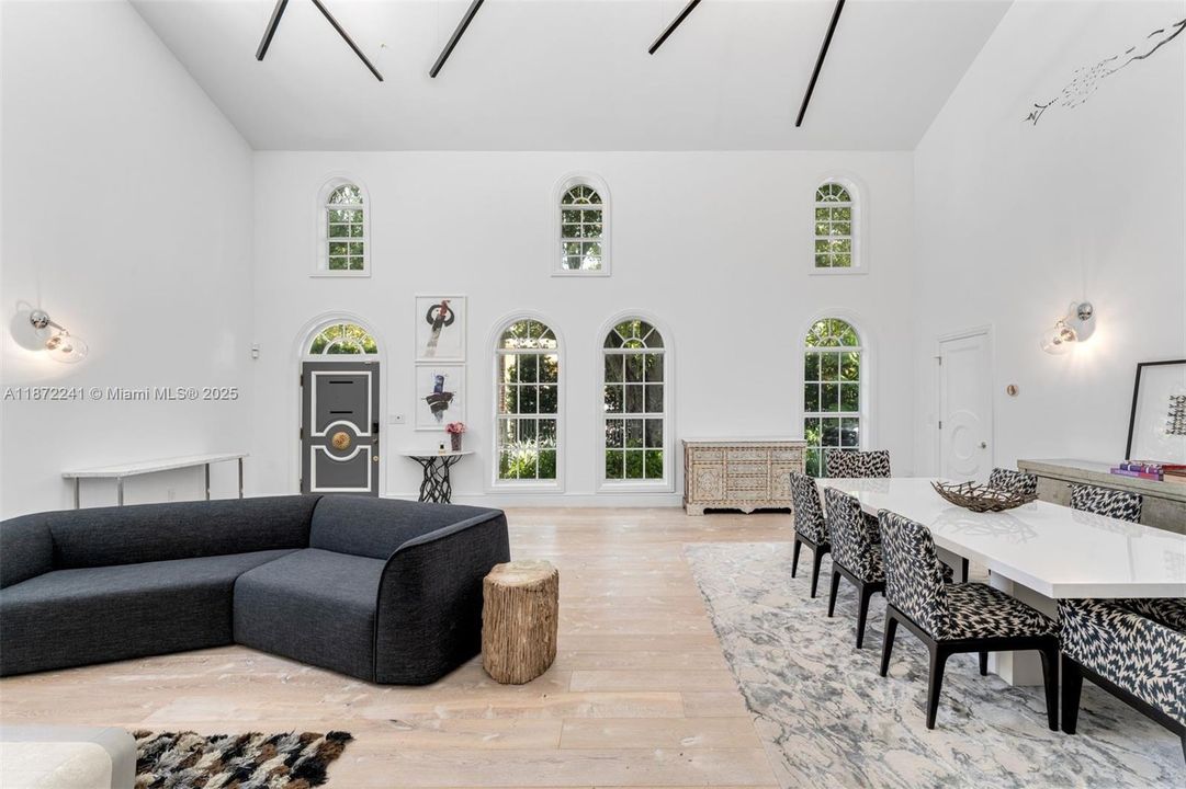 Activo con contrato: $29,550 (5 camas, 4 baños, 4352 Pies cuadrados)