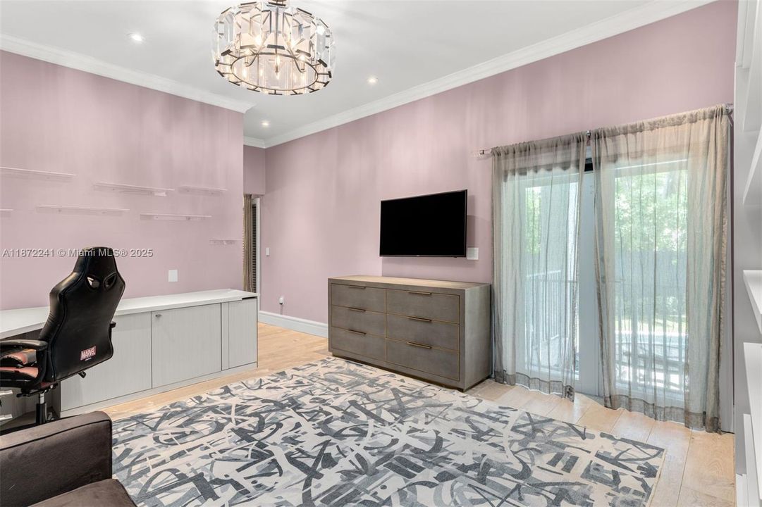 Activo con contrato: $29,550 (5 camas, 4 baños, 4352 Pies cuadrados)