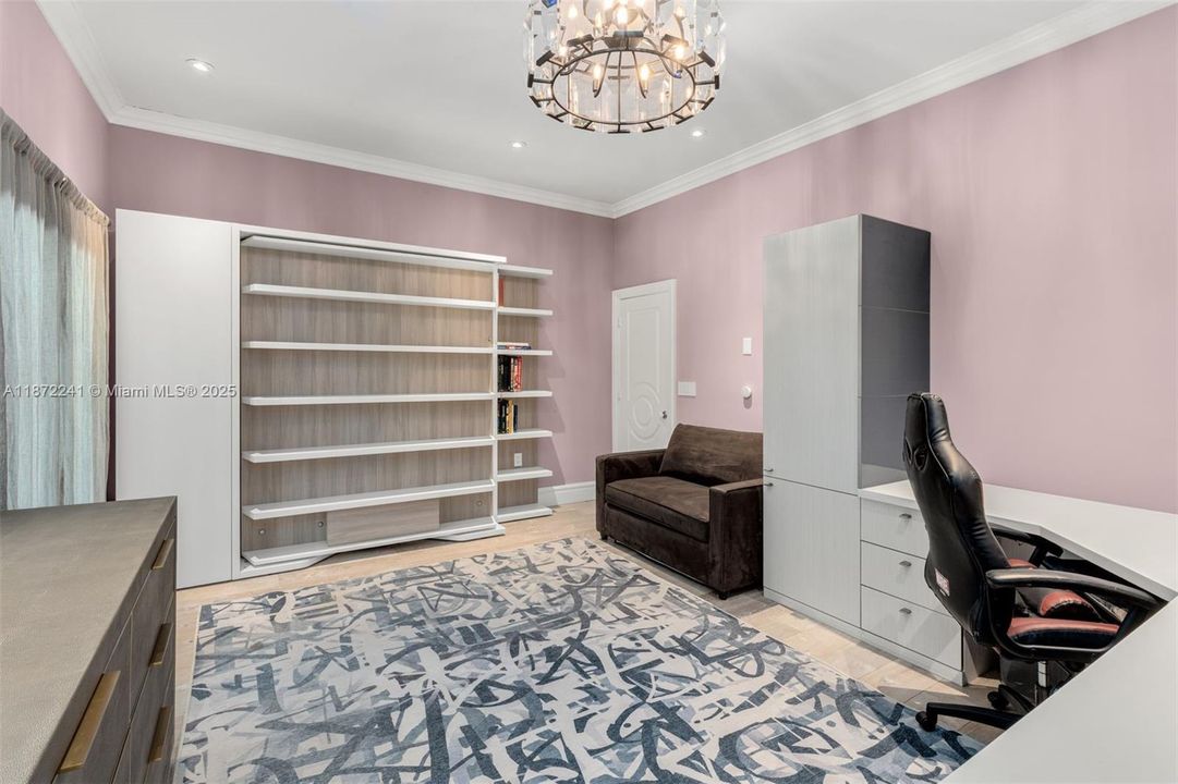 Activo con contrato: $29,550 (5 camas, 4 baños, 4352 Pies cuadrados)