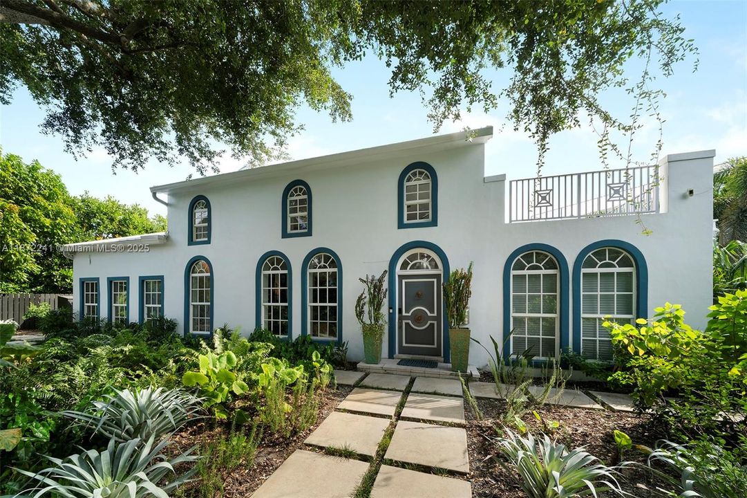 Activo con contrato: $29,550 (5 camas, 4 baños, 4352 Pies cuadrados)