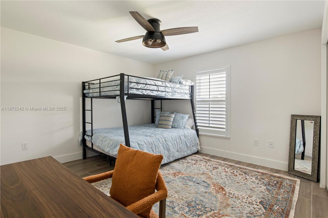 合同活跃: $850,000 (4 贝兹, 3 浴室, 0 平方英尺)