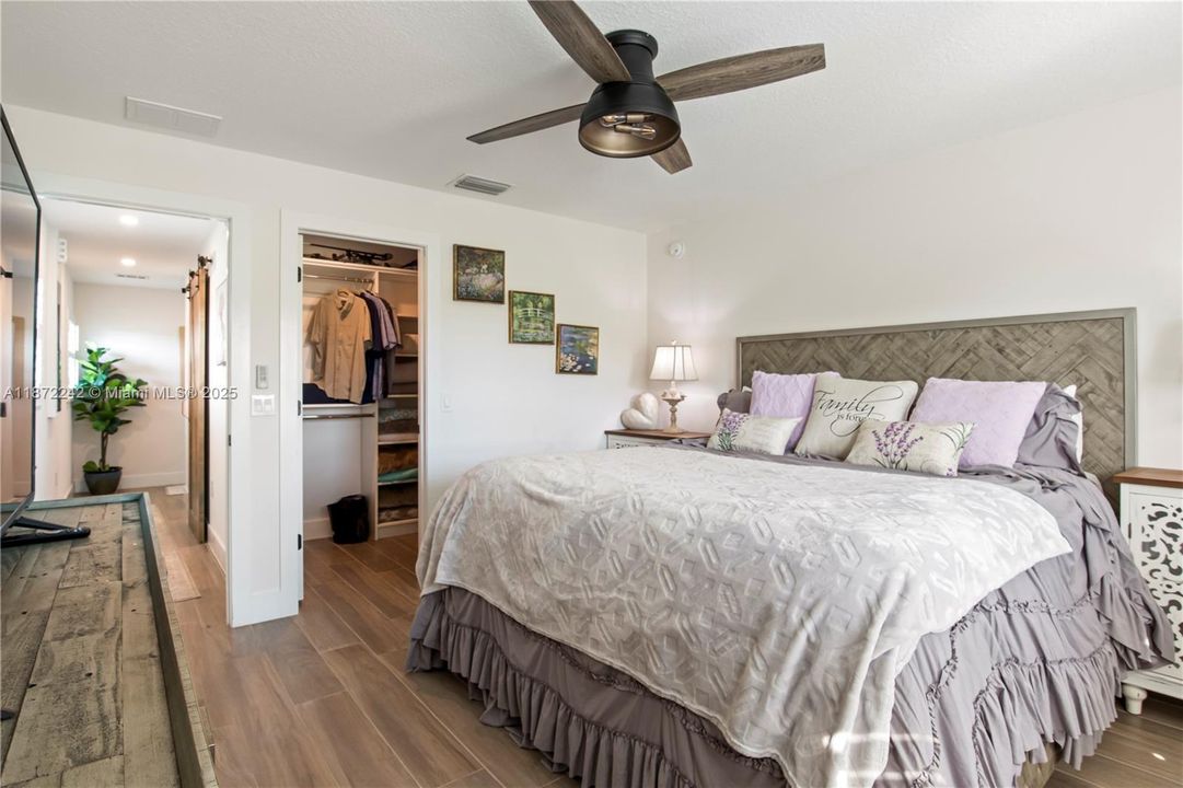 合同活跃: $850,000 (4 贝兹, 3 浴室, 0 平方英尺)