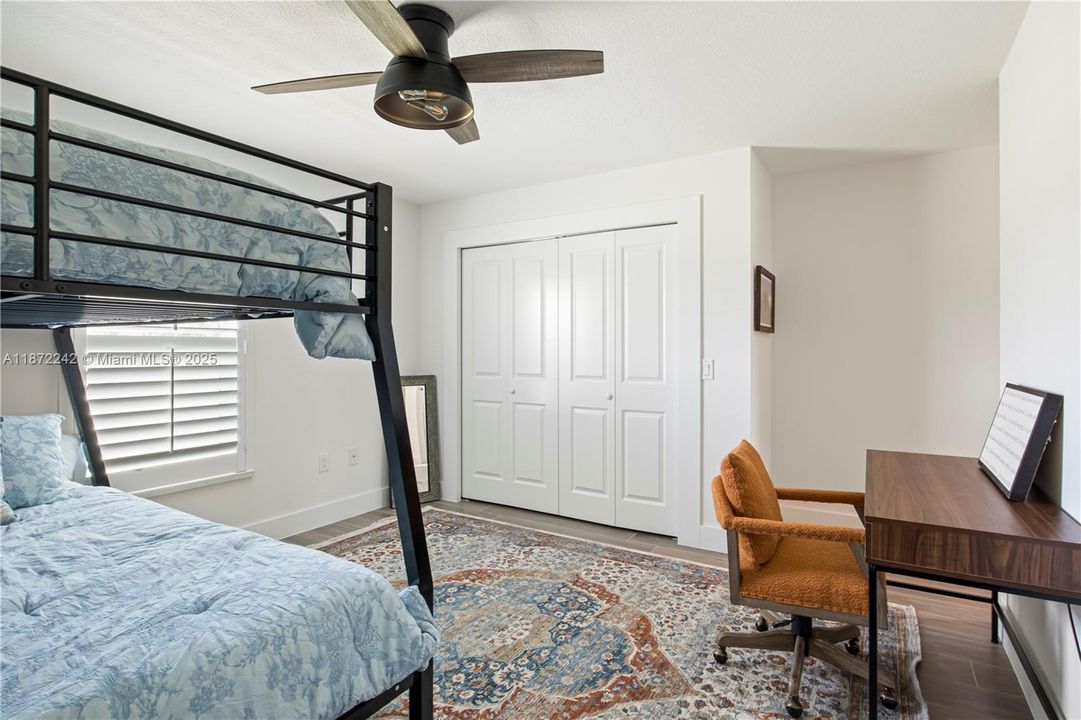 合同活跃: $850,000 (4 贝兹, 3 浴室, 0 平方英尺)