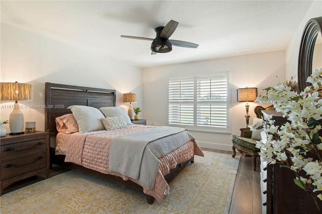 合同活跃: $850,000 (4 贝兹, 3 浴室, 0 平方英尺)