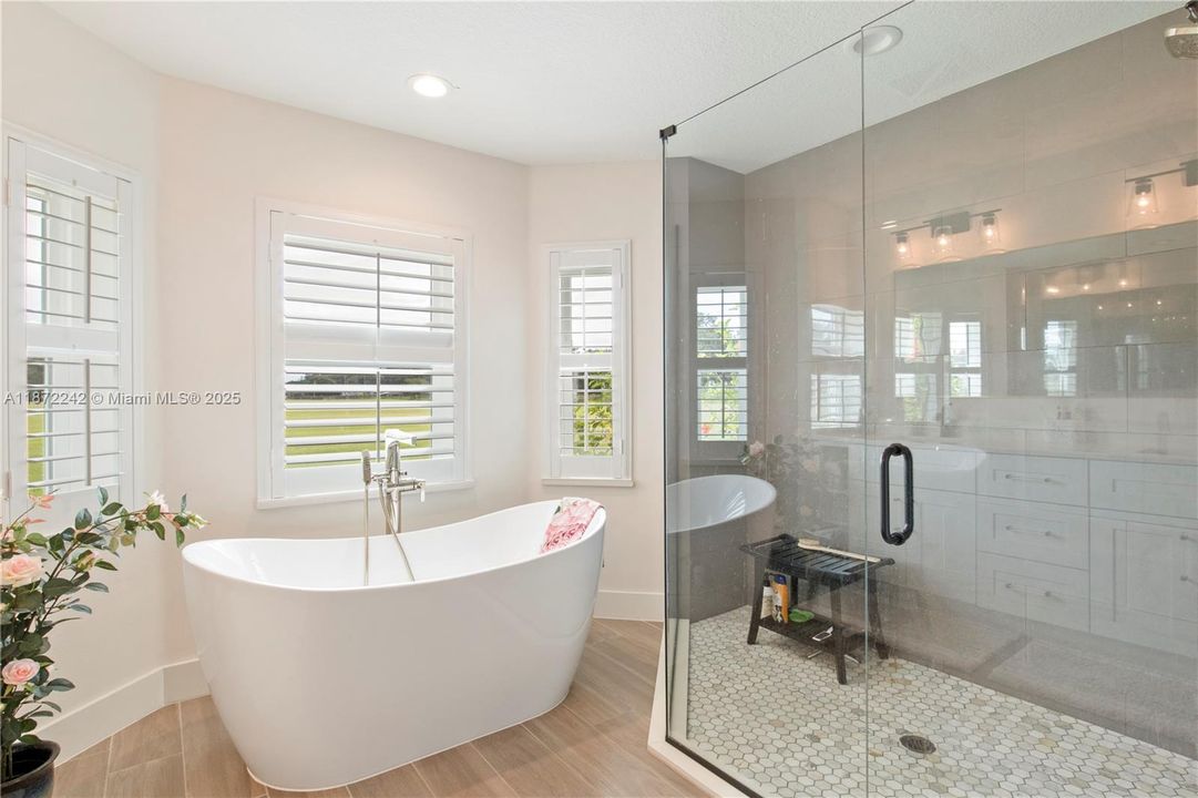 合同活跃: $850,000 (4 贝兹, 3 浴室, 0 平方英尺)