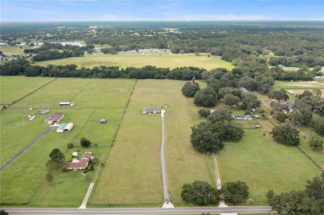 合同活跃: $850,000 (4 贝兹, 3 浴室, 0 平方英尺)