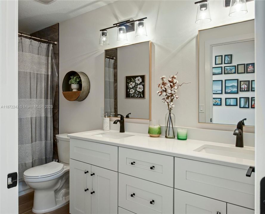 合同活跃: $850,000 (4 贝兹, 3 浴室, 0 平方英尺)