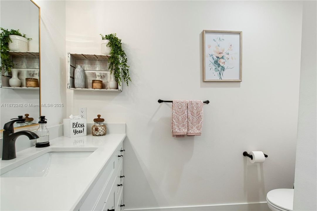 合同活跃: $850,000 (4 贝兹, 3 浴室, 0 平方英尺)