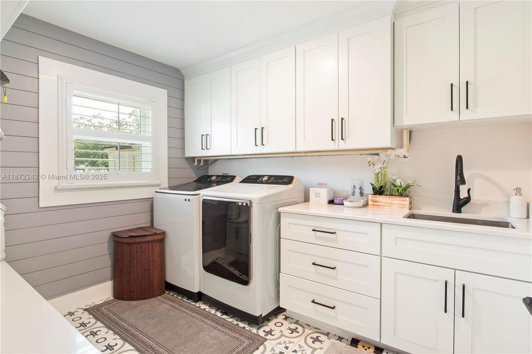 合同活跃: $850,000 (4 贝兹, 3 浴室, 0 平方英尺)