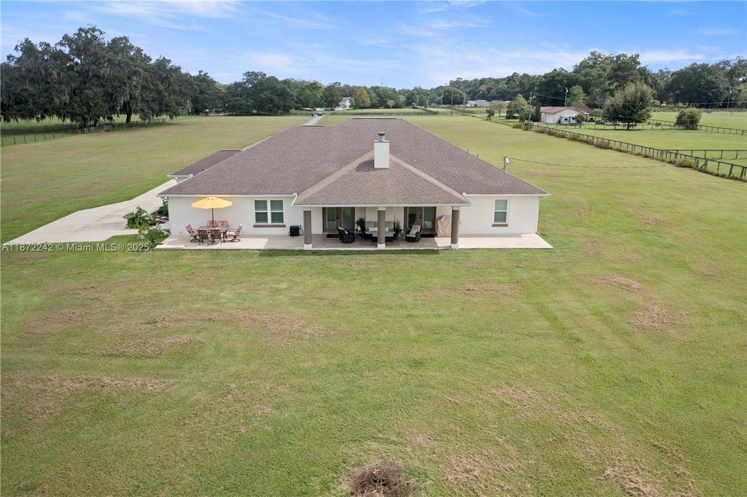 合同活跃: $850,000 (4 贝兹, 3 浴室, 0 平方英尺)