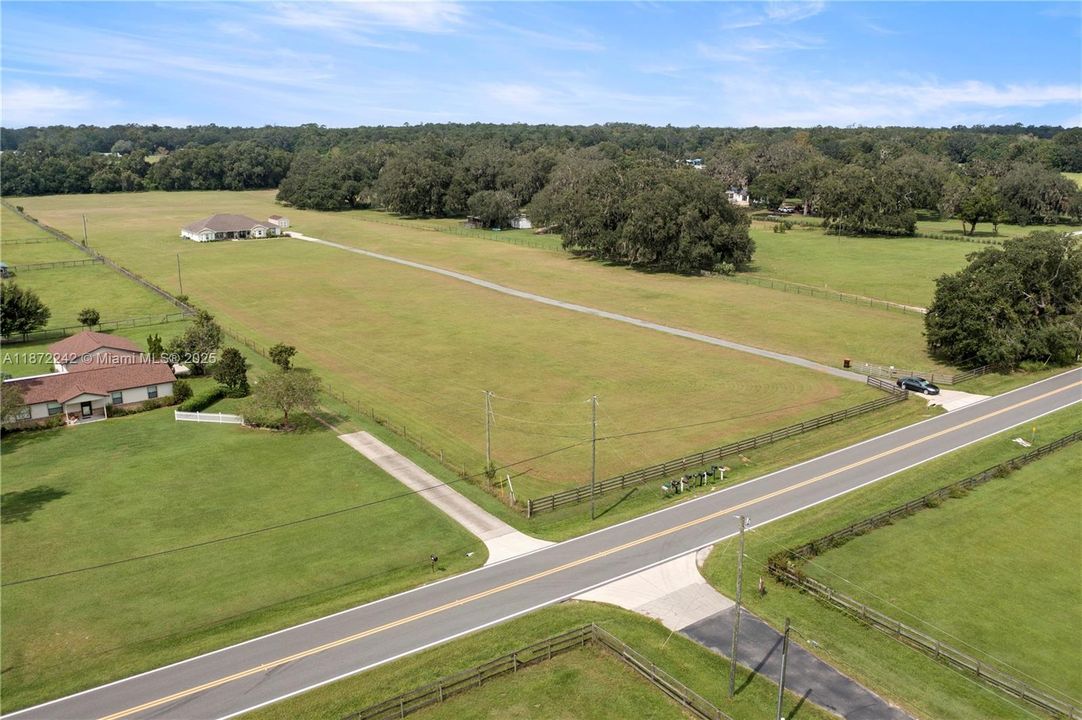 合同活跃: $850,000 (4 贝兹, 3 浴室, 0 平方英尺)