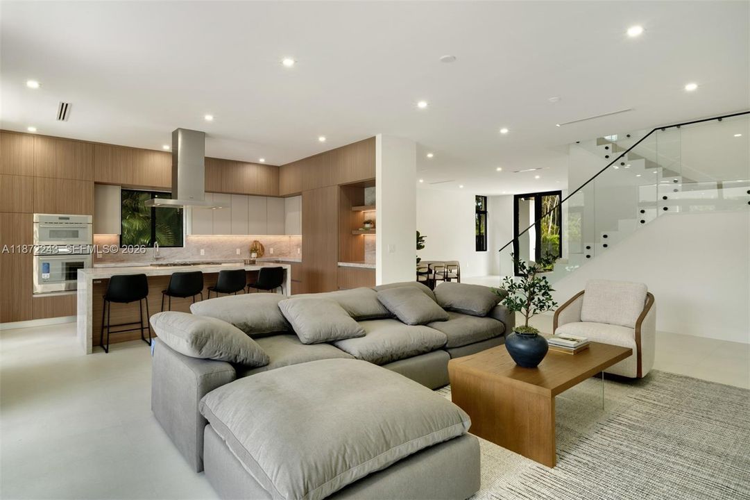 Active With Contract: $2,995,000 (5 beds, 5 baths, 3993 Square Feet)