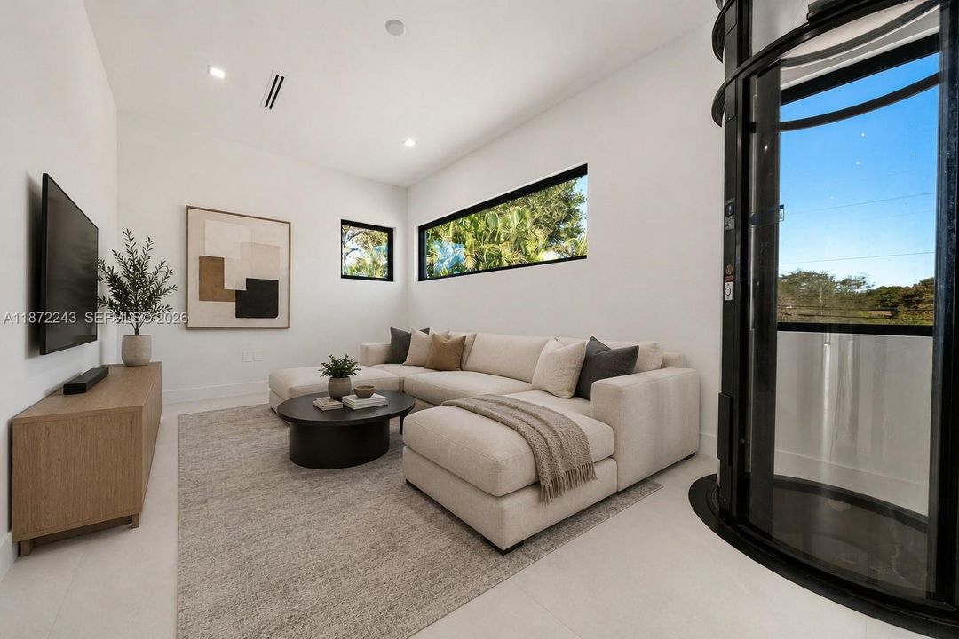 Active With Contract: $2,995,000 (5 beds, 5 baths, 3993 Square Feet)