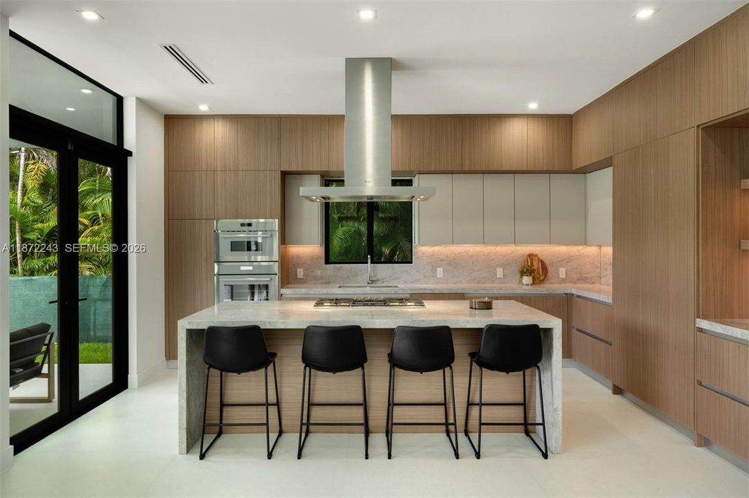 Active With Contract: $2,995,000 (5 beds, 5 baths, 3993 Square Feet)