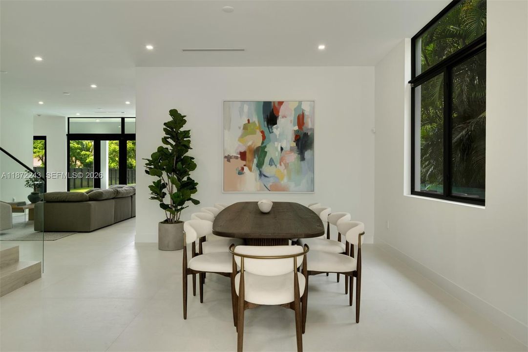 Active With Contract: $2,995,000 (5 beds, 5 baths, 3993 Square Feet)