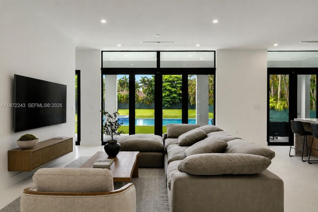 Active With Contract: $2,995,000 (5 beds, 5 baths, 3993 Square Feet)