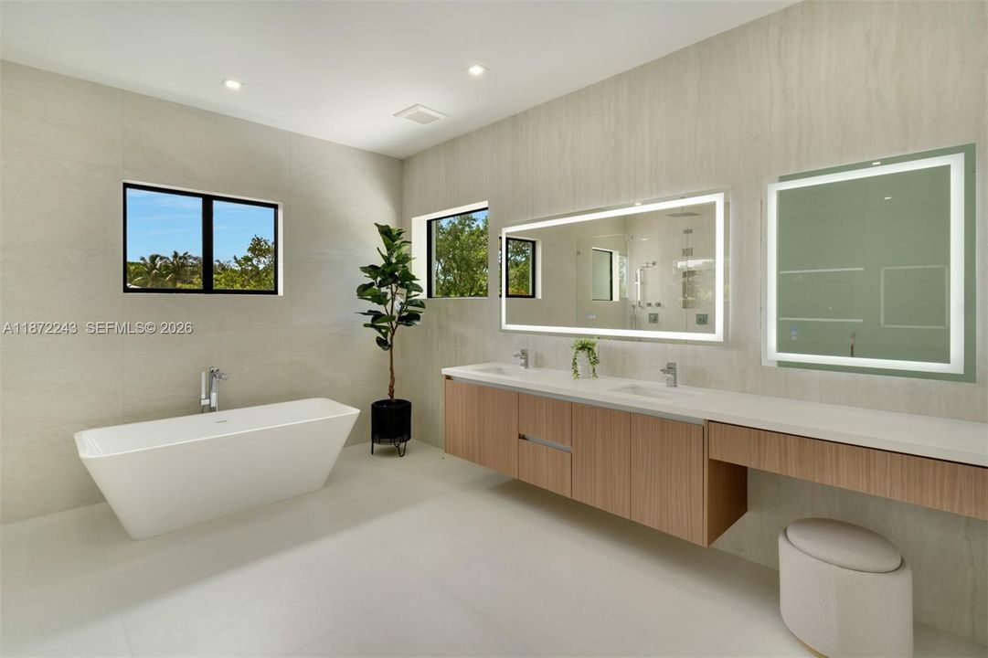 Active With Contract: $2,995,000 (5 beds, 5 baths, 3993 Square Feet)