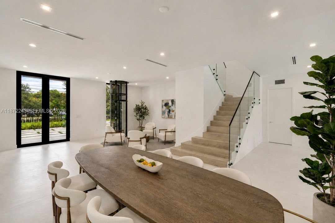 Active With Contract: $2,995,000 (5 beds, 5 baths, 3993 Square Feet)