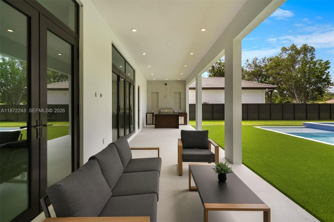 Active With Contract: $2,995,000 (5 beds, 5 baths, 3993 Square Feet)