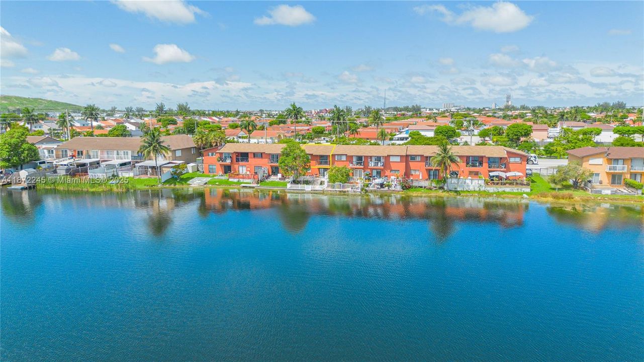 На продажу: $284,000 (2 спален, 2 ванн, 750 Квадратных фут)